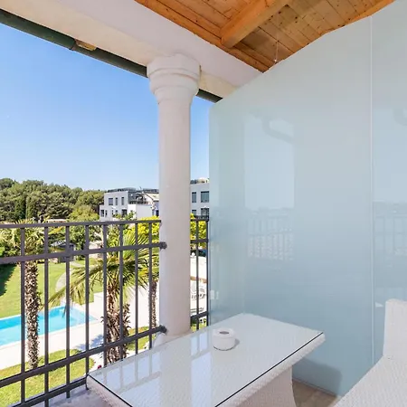 Amazing In With Kitchen